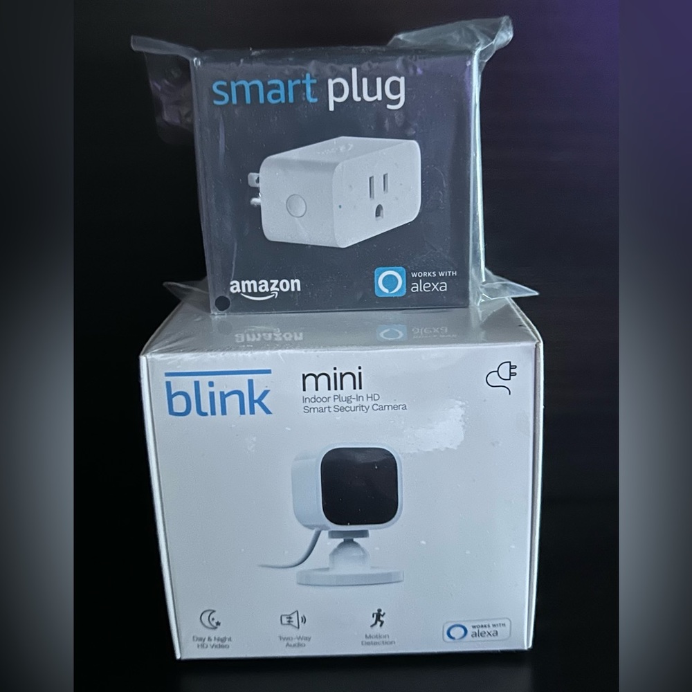 Amazon Blink Mini Indoor Plug In HD Smart Security Camera with Smart Plug - Picture 2 of 3